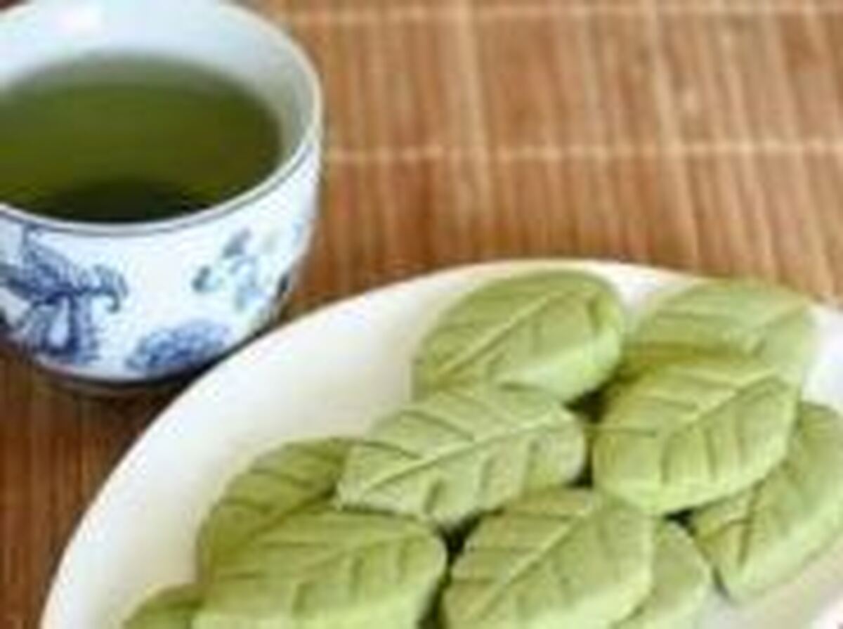 این بیسکوئیت خوشرنگ چای سبز را سه سوته آماده کنید