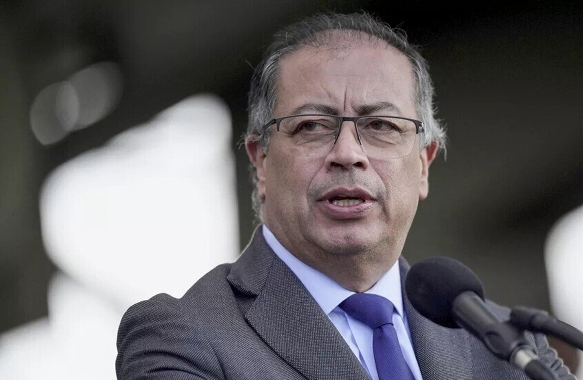 رئیس جمهور کلمبیا در واکنش به تحریم‌های آمریکا: حتی یک قدم هم عقب‌نشینی نمی‌کنم و هرگز زانو نمی‌زنم