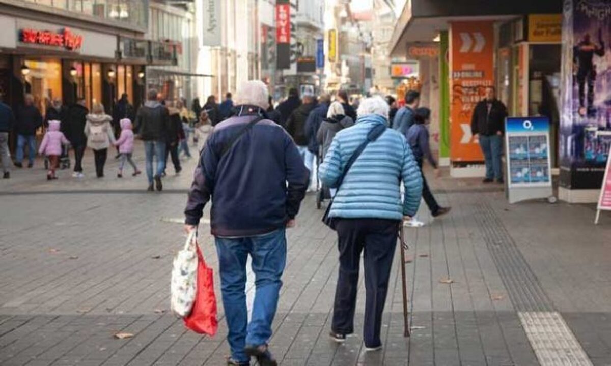 ۴۲ درصد از بازنشستگان در آلمان کمتر از ۱۰۰۰ یورو در ماه دریافت می‌کنند