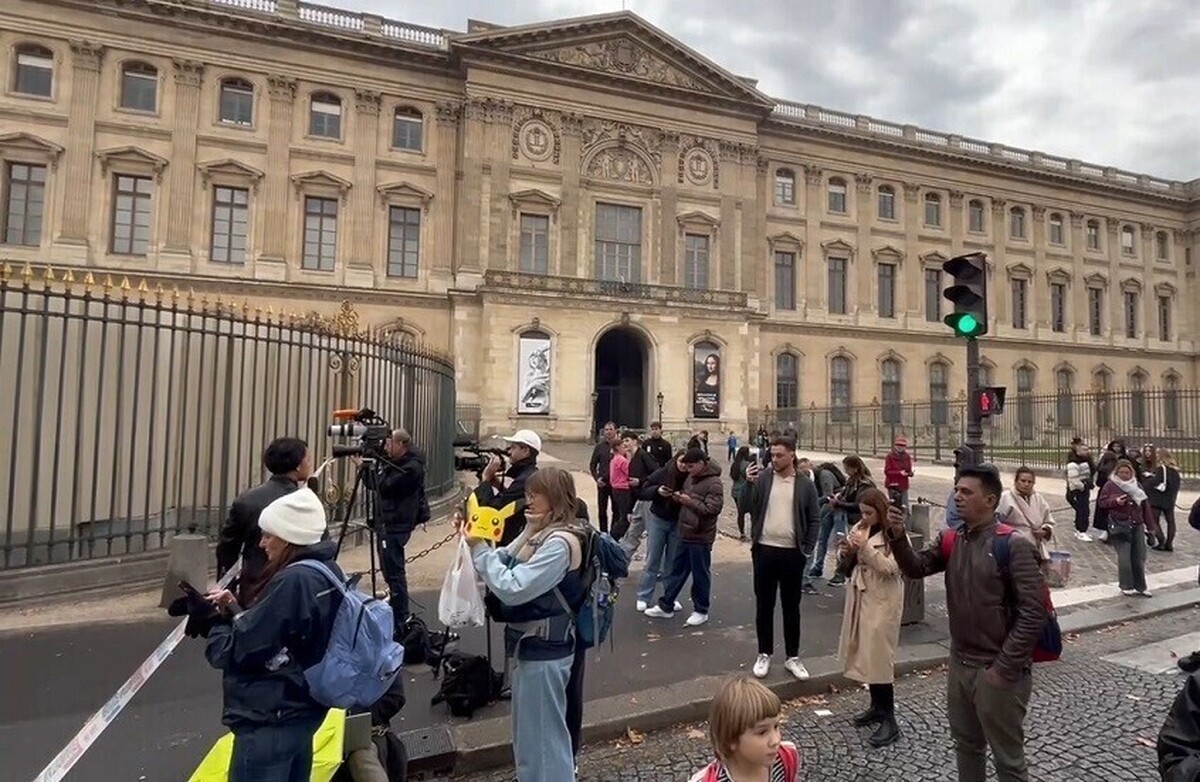 بازرسان فرانسوی: سارقان موزه لوور در این سرقت جسورانه ۱۵۰ مدرک از خود به جا گذاشته‌اند