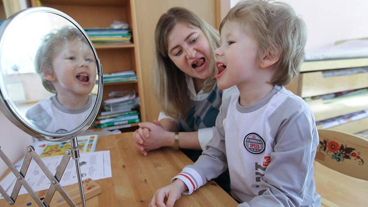 یک متخصص گفتاردرمانی روش‌هایی را برای از بین بردن دائمی لکنت زبان به اشتراک گذاشت.