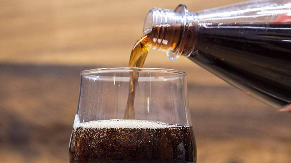 دانشمندان در مورد آسیب نوشابه‌های رژیمی به کبد هشدار می‌دهند.