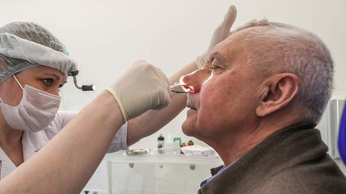 یک پزشک در مورد خطرات انحراف تیغه بینی برای مغز هشدار داد.