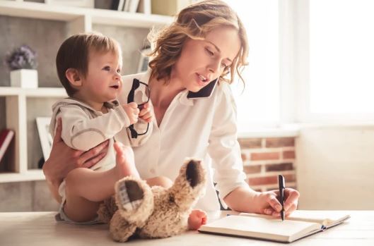 راهنمای کنترل استرس و کنار آمدن با چالش‌ها برای مادران شاغل