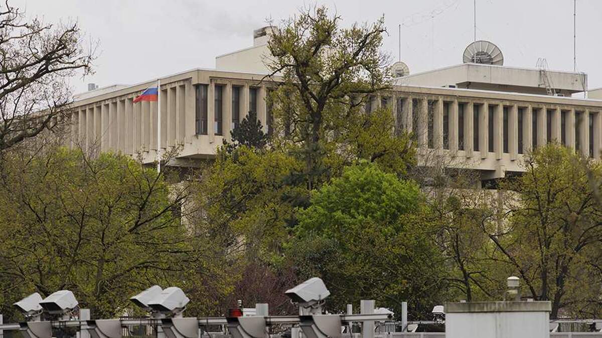 سفارت روسیه از درخواست‌های ستاد کل فرانسه برای آماده شدن برای درگیری ابراز خشم کرد.