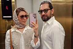 یک پرتره سیاه و سفید جذاب از مینا مختاری برای به نمایش گذاشتن انگشترها!