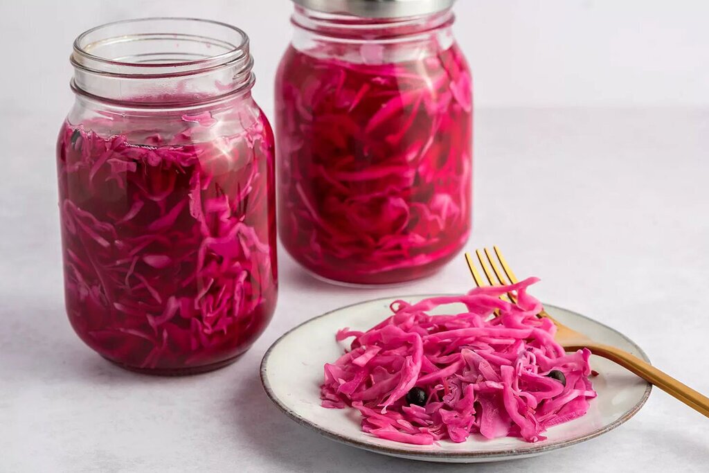 با رنگ و لعاب ترشی کلم قرمز خانگی به سفرتون جلوه بدید/رسپی+ مواد لازم