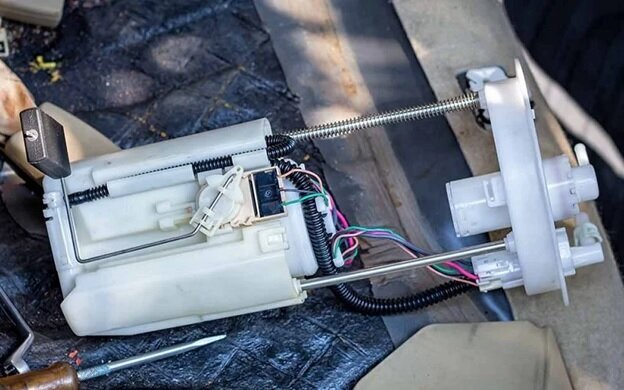 خرابی پمپ بنزین خودرو چه نشانههایی دارد؟ +راه برطرف کردن مشکل! خرابی پمپ بنزین خودرو چه نشانههایی دارد؟ +راه برطرف کردن مشکل!