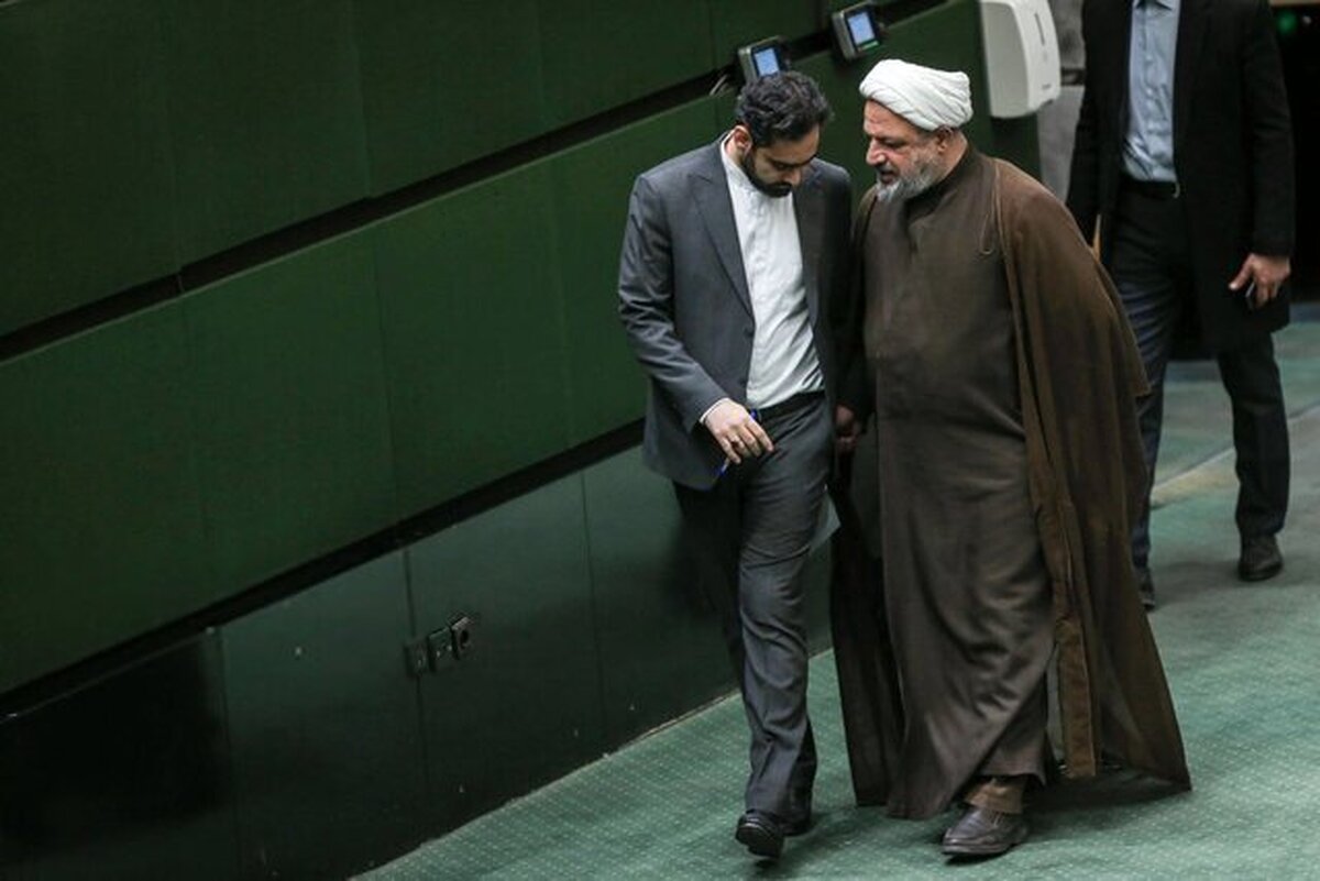 ماجرای تذکر ثابتی و رسایی به روحانی و شعارها در مجلس چه بود؟