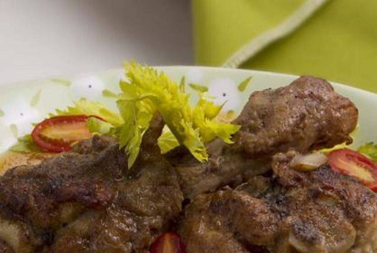 دستور پخت خورش مرغ و فلفل مجاری برای مهمانی