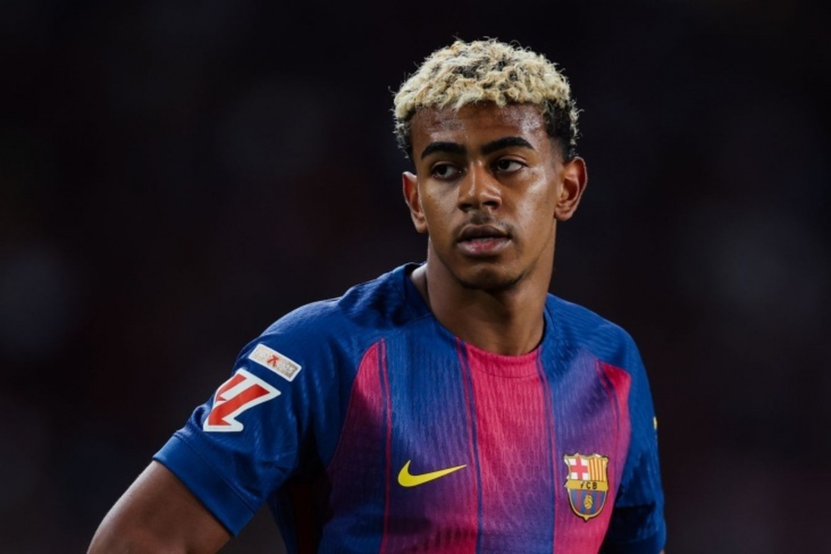 عکس| کارواخال پس از پیروزی رئال مادرید مقابل بارسلونا با اشاره دست از یامال خواست که ساکت شود