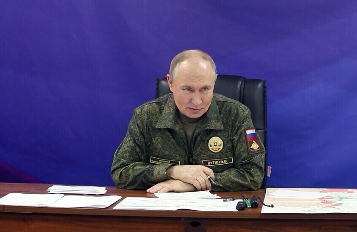 یونیفرم نظامی و پیامی روشن: پوتین از اتاق عملیات، سیگنالی قوی به غرب می‌فرستد