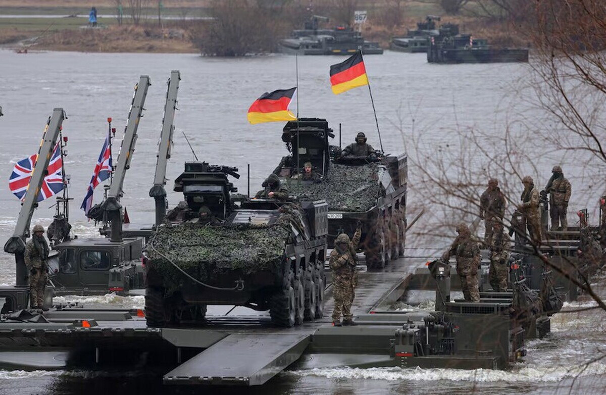 دیلی تلگراف: بریتانیا در بحبوحه نگرانیها از کاهش نقش واشنگتن در تضمین امنیت اروپا، خواستار همکاری هستهای با آلمان شد