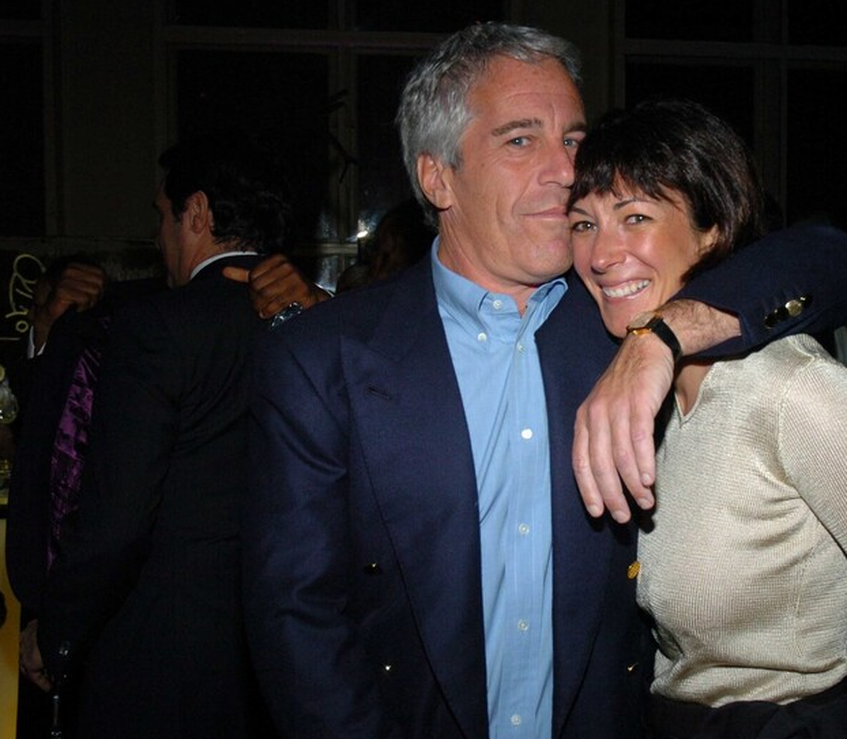 خاطرات قربانی اپستین، افشاگری تکاندهندهای را در مورد شریک زندگی او و یک بازیگر بینالمللی آشکار میکند