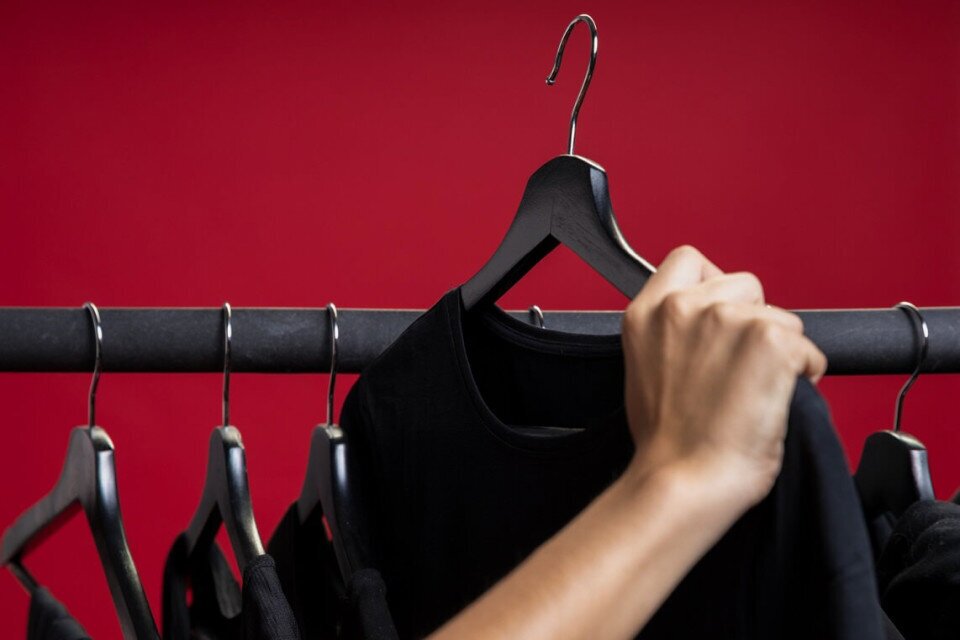 ترفند حفظ شادابی و درخشندگی لباسهای تیره و مشکی در حین شست و شو ترفند حفظ شادابی و درخشندگی لباسهای تیره و مشکی در حین شست و شو