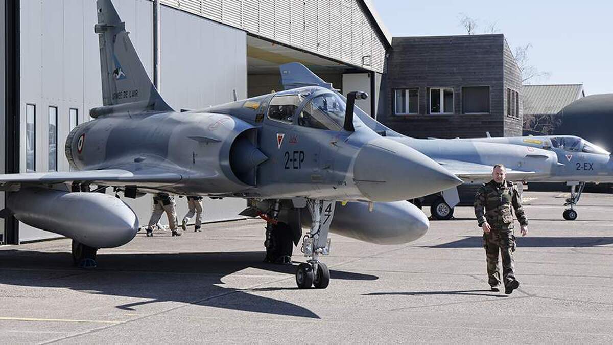 مکرون به کی‌یف قول داد که جت‌های جنگنده میراژ و موشک‌های آستر را به این کشور تحویل دهد.