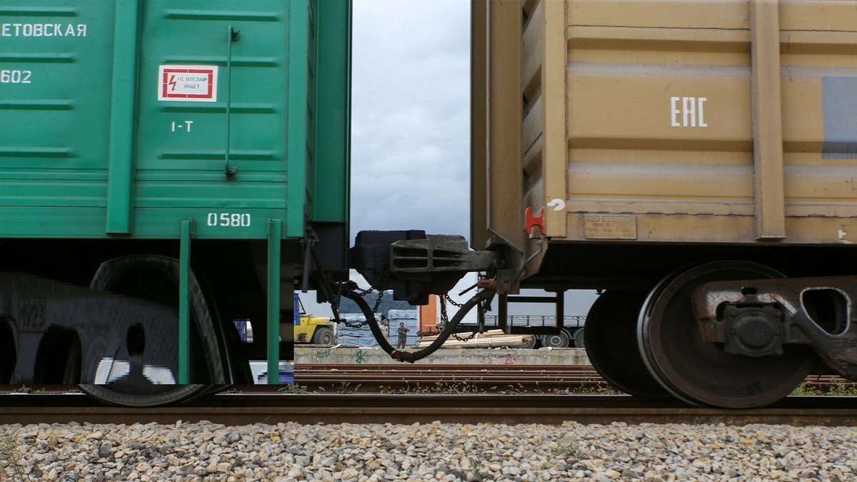 بارگیری نخستین محموله صادراتی شمش فولادی از قم به ترکیه