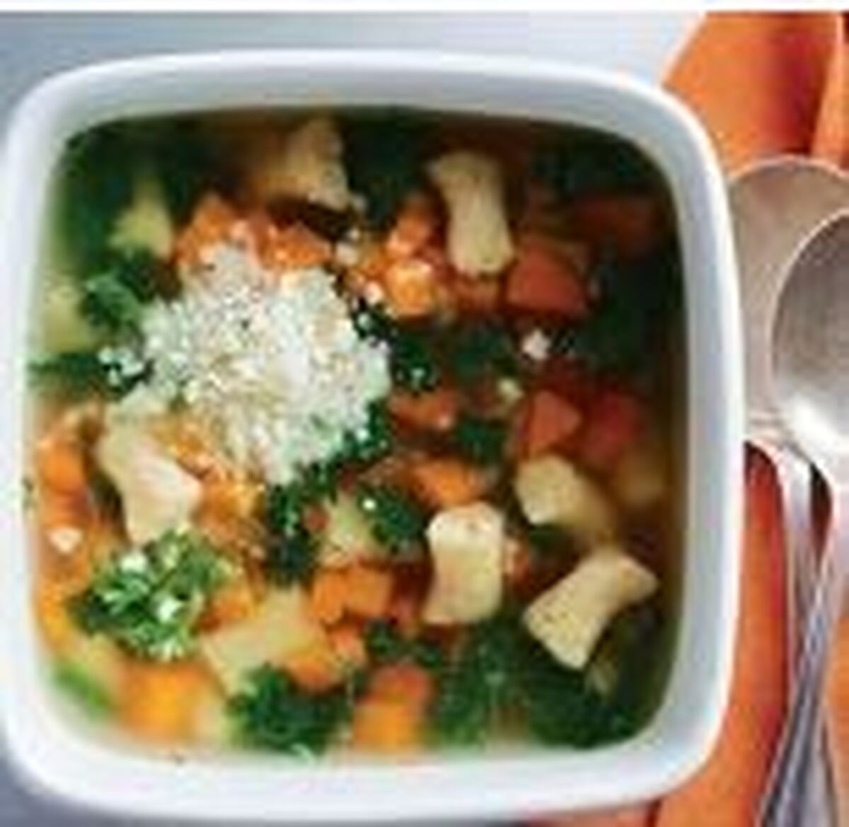 در ۶ مرحله سوپ مرغ با پاساتلی آماده کنید