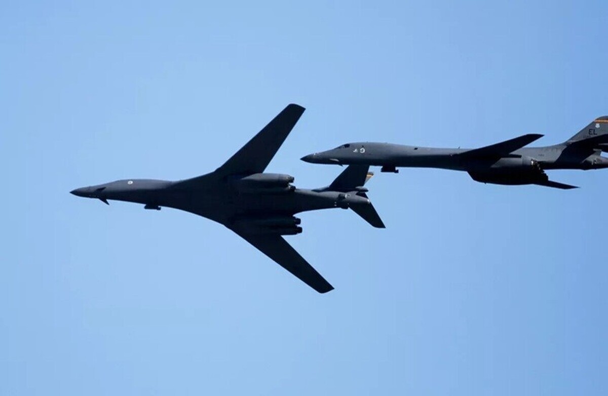 ایالات متحده همچنان با بمب افکنهای B-۱B در نزدیکی ونزوئلا قدرت نمایی میکند