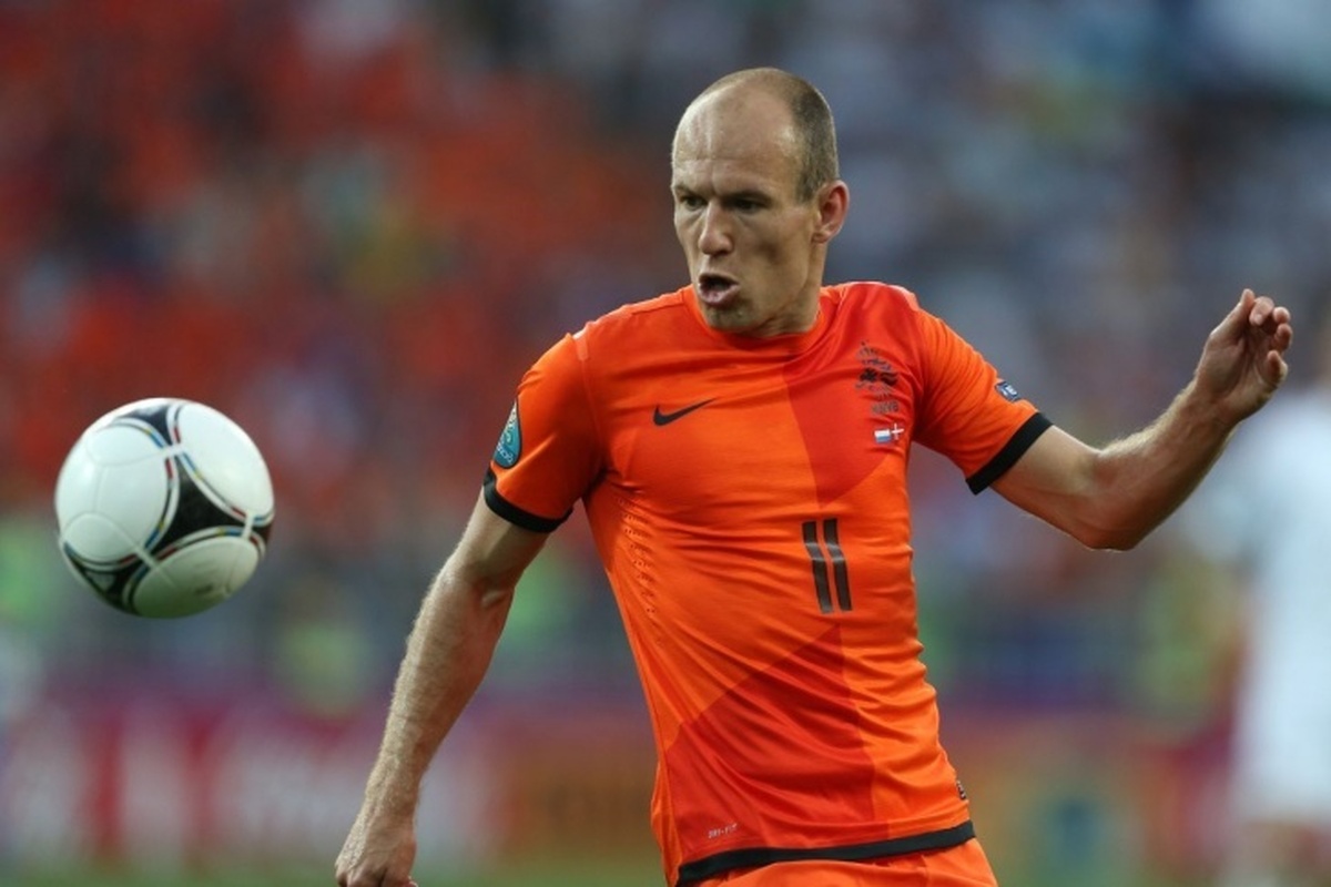 آرین روبن به لنارت کارل، بازیکن جوان بایرن مونیخ، توصیه‌هایی کرد