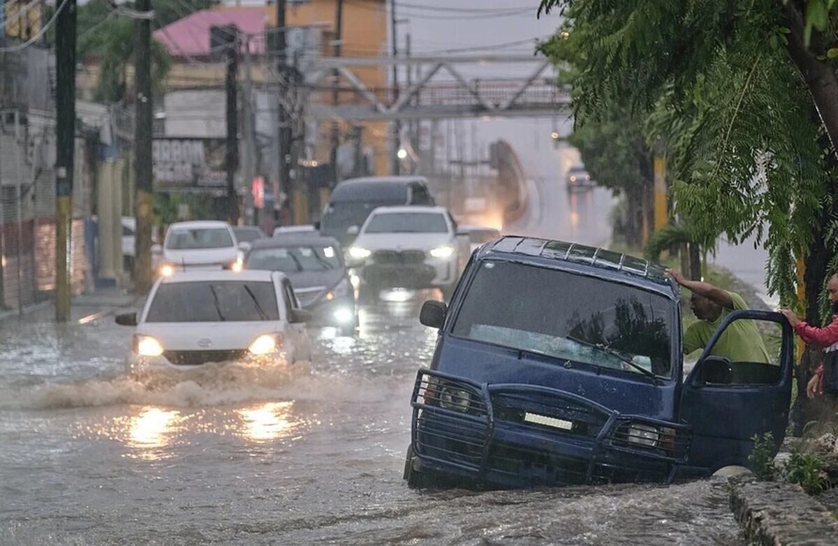 وزارت دفاع آمریکا به دلیل نزدیک شدن «ملیسا» حدود ۱۰۰۰ نفر را از پایگاه خود در گوانتانامو تخلیه کرد