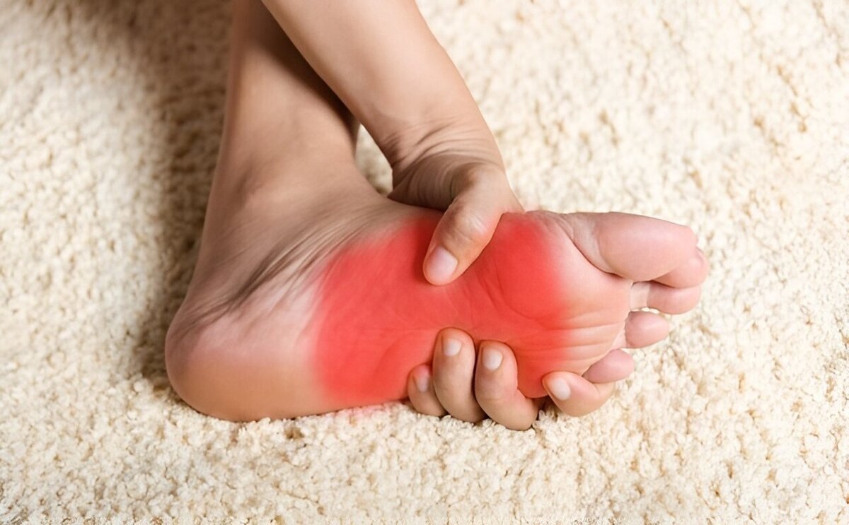 علائم سوزش در کف پا‌ها + نوع بیماری مرتبط با آن!