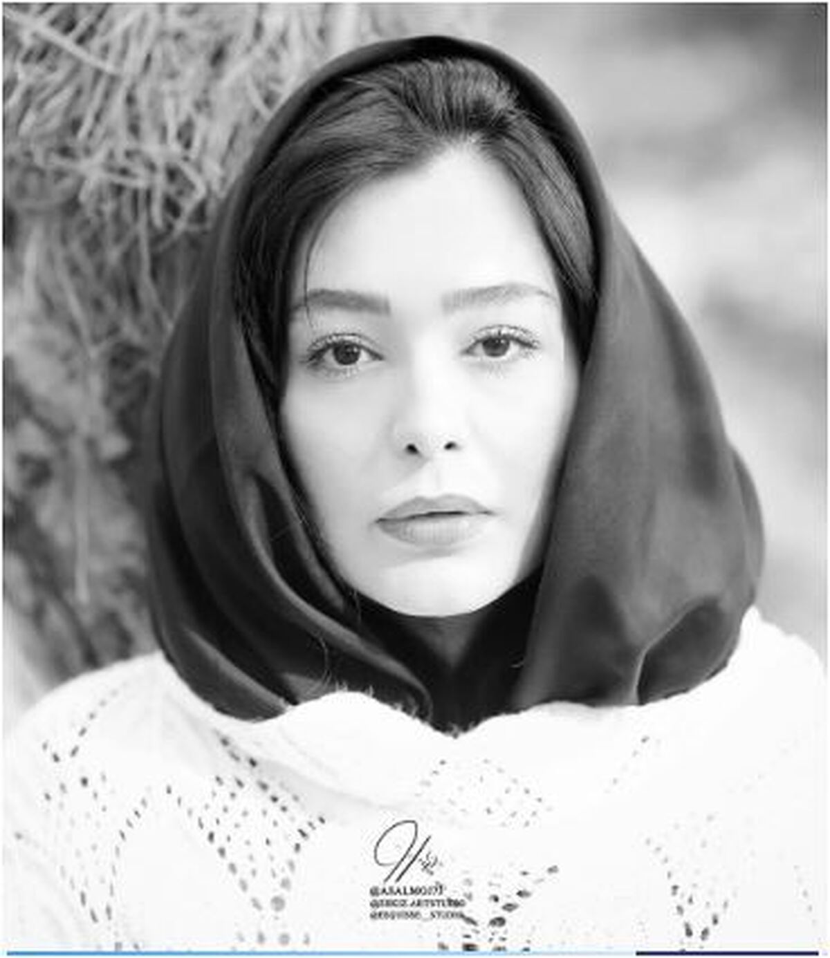 دلبری سانیا سالاری با ژست متفکرانه و لب‌های باز!