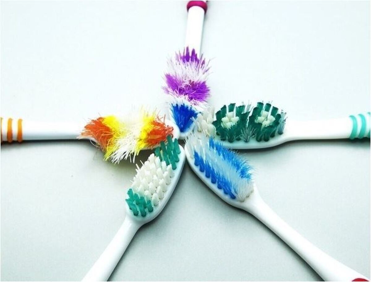 چرا باید مسواکها را زود به زود عوض کنیم؟