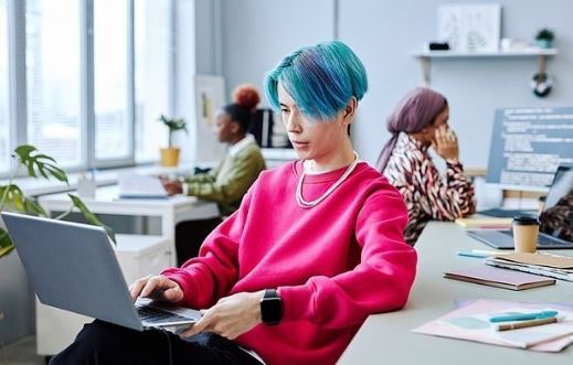 آیا واقعاً کارکنان نسل زد (Gen Z) «تنبل»، «بی‌انگیزه» و «پرتوقع» هستند؟