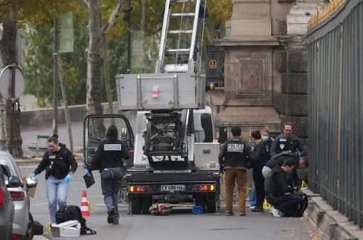 سارقان موزه لوور به دام افتادند؟ سارقان موزه لوور به دام افتادند؟