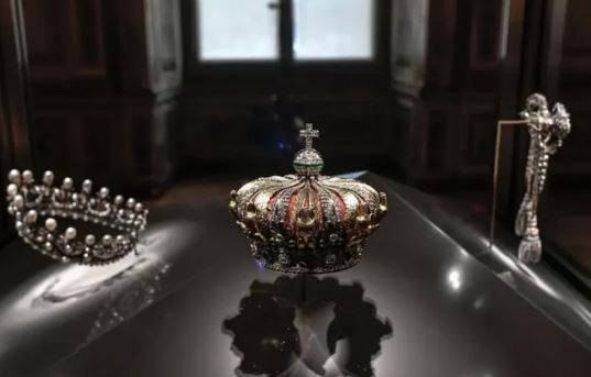 سارقان موزه لوور به دام افتادند؟ سارقان موزه لوور به دام افتادند؟