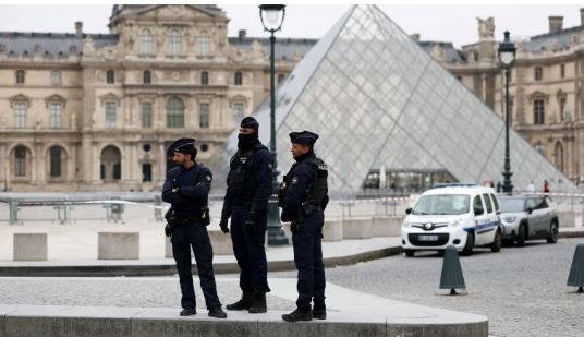 سارقان موزه لوور به دام افتادند؟ سارقان موزه لوور به دام افتادند؟