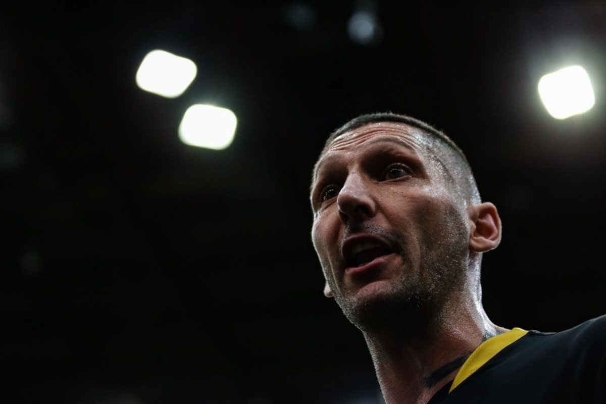 ماتراتزی درباره چمن مصنوعی که در ورزشگاه لوژنیکی استفاده شده بود صحبت کرد