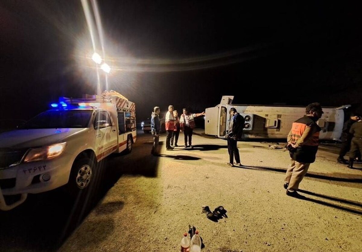 واژگونی اتوبوس زائران عتبات در ایلام/یک نفر جان باخت و 17 نفر مصدوم شدند