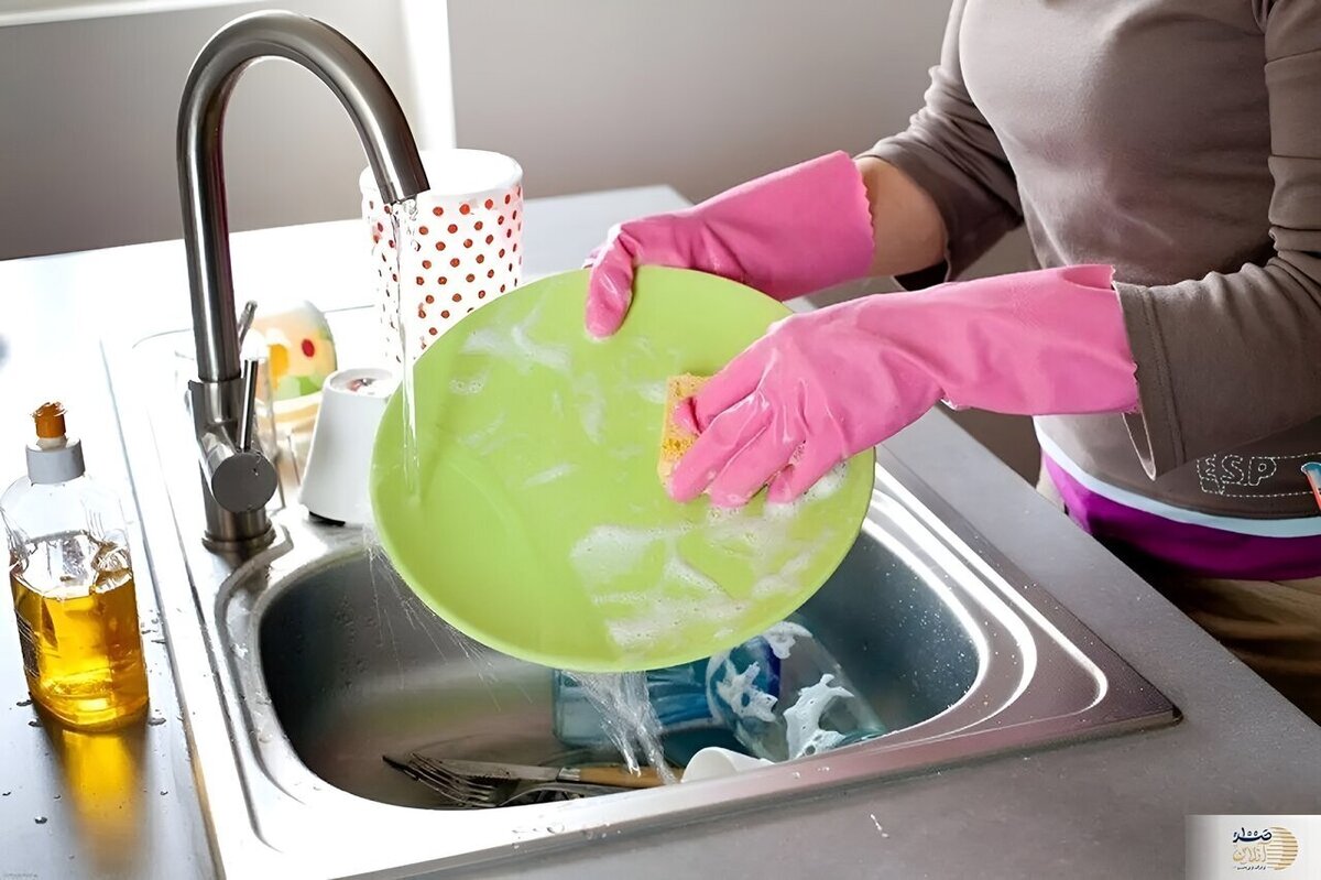 تفاوت شستن ظروف با آب گرم و سرد/کدام موثرتر است؟