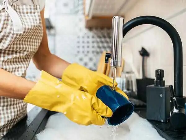 تفاوت شستن ظروف با آب گرم و سرد/کدام موثرتر است؟ تفاوت شستن ظروف با آب گرم و سرد/کدام موثرتر است؟