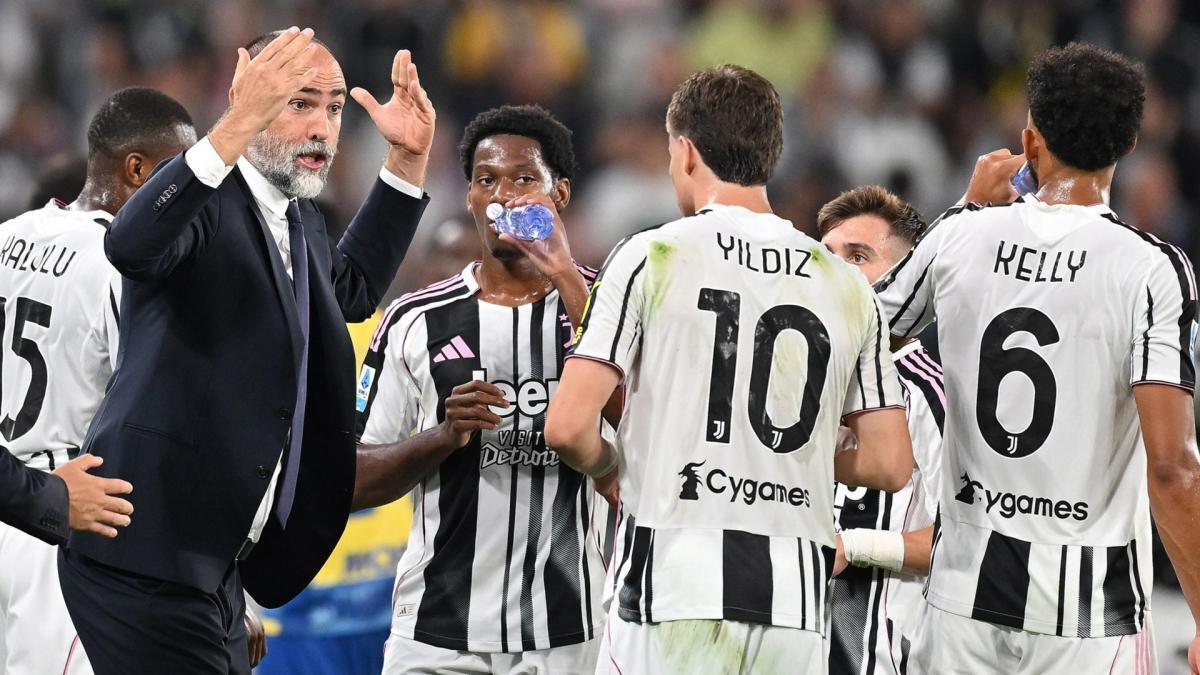 مانور یوونتوس تورین روی دو مربی