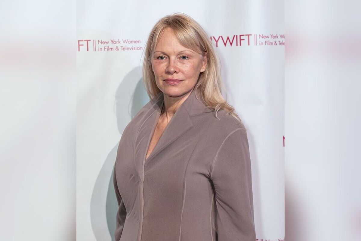 دلیل پاملا اندرسون، ۵۶ ساله، برای کنار گذاشتن آرایش