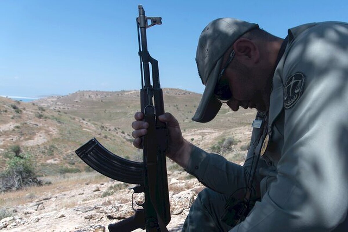 جان محیطبان و پای لنگ قانون