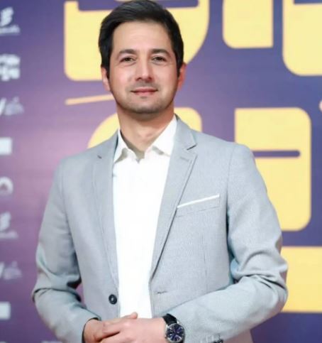 استایل ناموزون آزاده صمدی جلب توجه کرد/از کت چرم تا مینی اسکارف توری