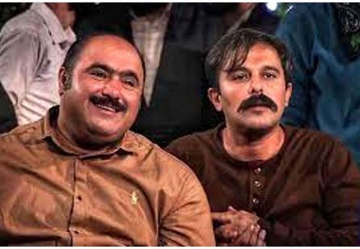 شکار بازیگران نقش وحید و سلمان سریال نون خ در حال پیتزا خوردن+عکس