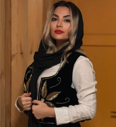 وست گلدوزی شده مونا فائزپور چشمها را خیره خود کرد! +عکس وست گلدوزی شده مونا فائزپور چشمها را خیره خود کرد! +عکس