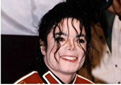 کودکی مایکل جکسون با مو‌های فر در حال تلفنی صحبت کردن!