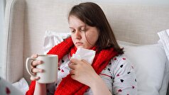 یک پزشک علائم عفونت مننژیت را شناسایی کرد.