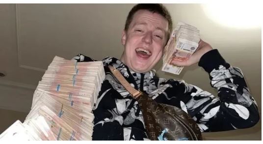 استریمر جنجالی روسیه در ازای تتوی نوزاد هدیه‌های سنگین می‌دهد