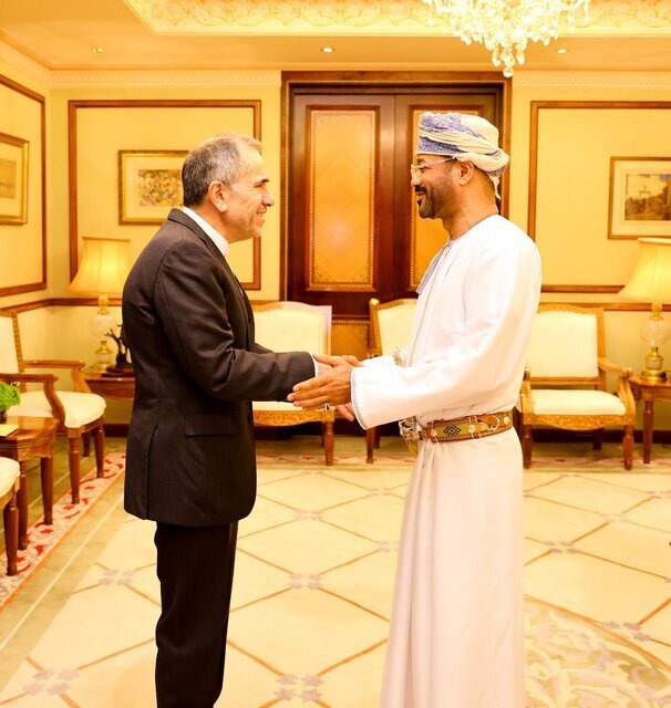 رایزنی تختروانچی با وزیر خارجه عمان درباره مسائل دوجانبه و منطقهای رایزنی تختروانچی با وزیر خارجه عمان درباره مسائل دوجانبه و منطقهای