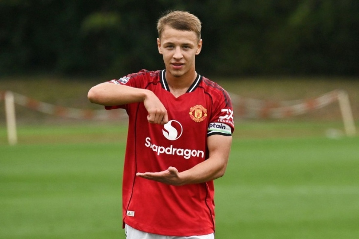 ابراهیموف، بازیکن منچستر یونایتد، تابعیت ورزشی بریتانیایی خود را به روسی تغییر داده است