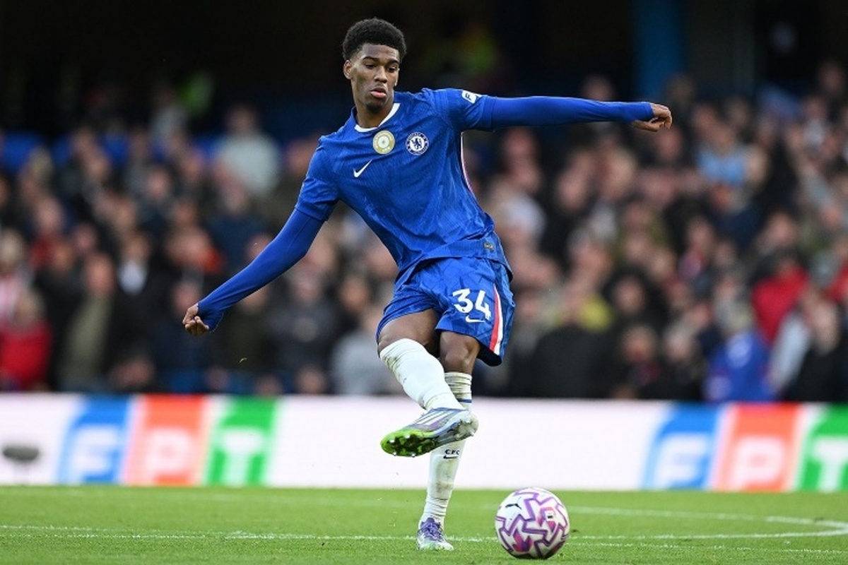 مدافع تیم زیر ۲۱ سال انگلیس ممکن است ملیت ورزشی خود را تغییر دهد