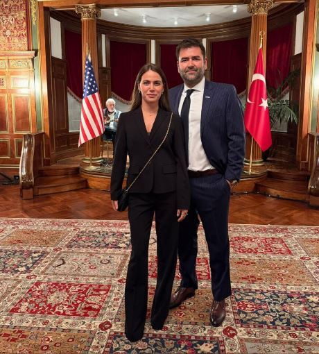 استتیل شیک و رسمی جیدا آتش و همسرش در مراسم جشن روز جمهوری ترکیه استتیل شیک و رسمی جیدا آتش و همسرش در مراسم جشن روز جمهوری ترکیه