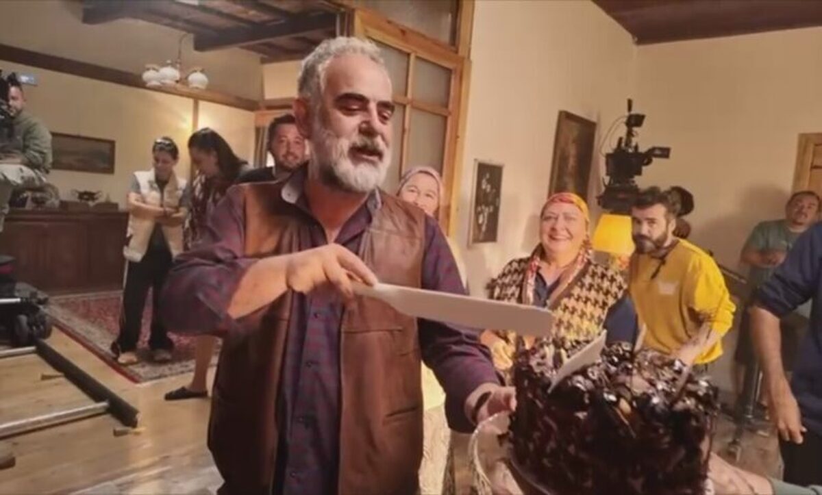 جشن تولد غافلگیرکننده ۵۱ سالگی یوردائر اوکور در پشت صحنه یک فیلم